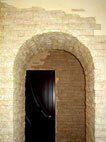 арка из искусственного камня в интерьере квартиры